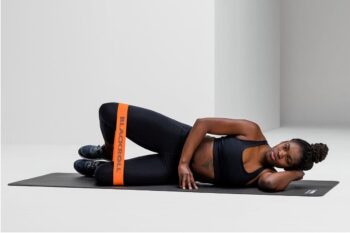 Das LOOP BAND Fitnessband ist speziell für das Training kleiner Muskelketten entwickelt worden. Durch das gezielte Training dieser Muskeln kannst du dein Verletzungsrisiko senken und deine Körperstatik.